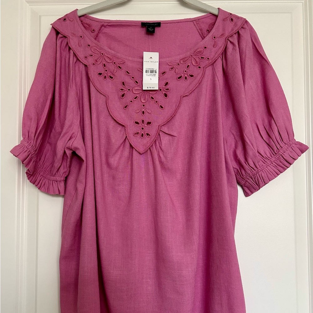 NWT Ann Taylor puff-sleeve top in fuchsia pink. Size small.